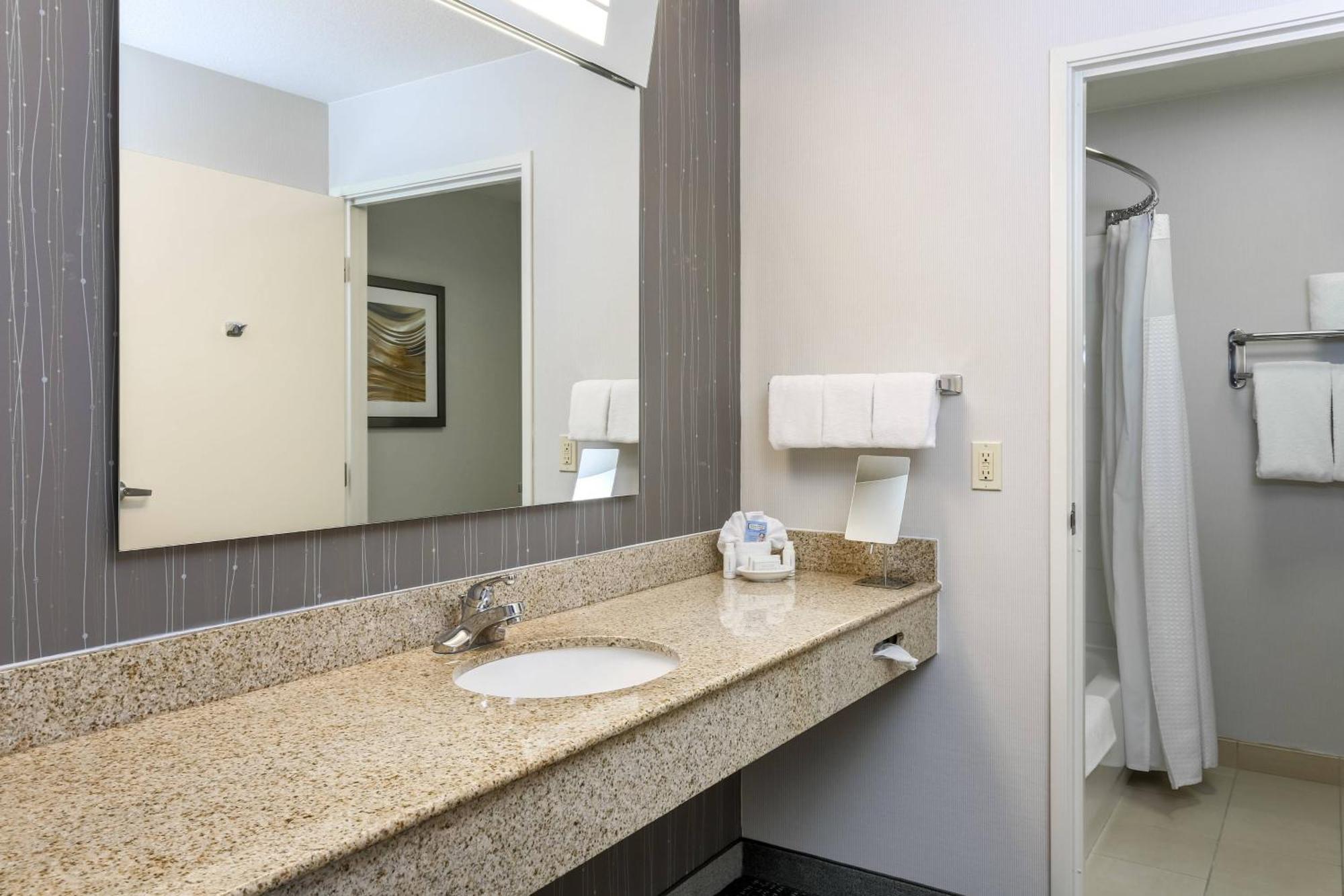 Courtyard By Marriott Roseville Galleria Mall/Creekside Ridge Drive Esterno foto
