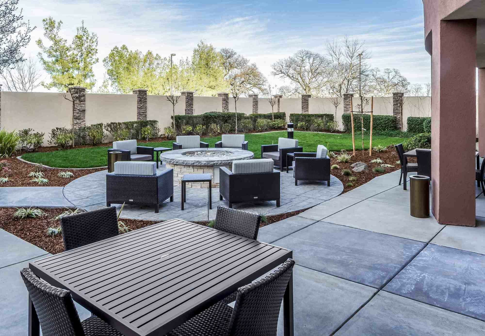 Courtyard By Marriott Roseville Galleria Mall/Creekside Ridge Drive Esterno foto